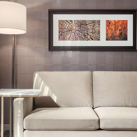 Hotel Doubletree By Hilton Kitchener Esterno foto