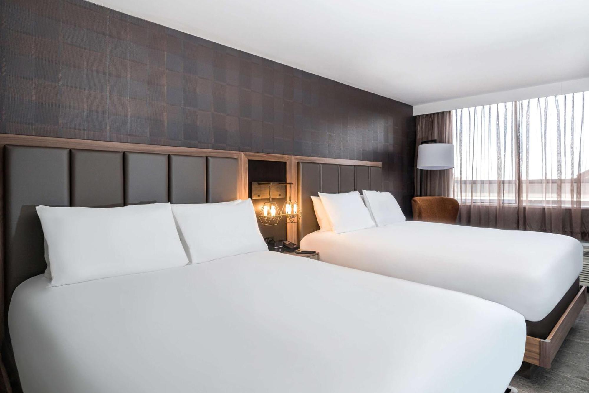 Hotel Doubletree By Hilton Kitchener Esterno foto