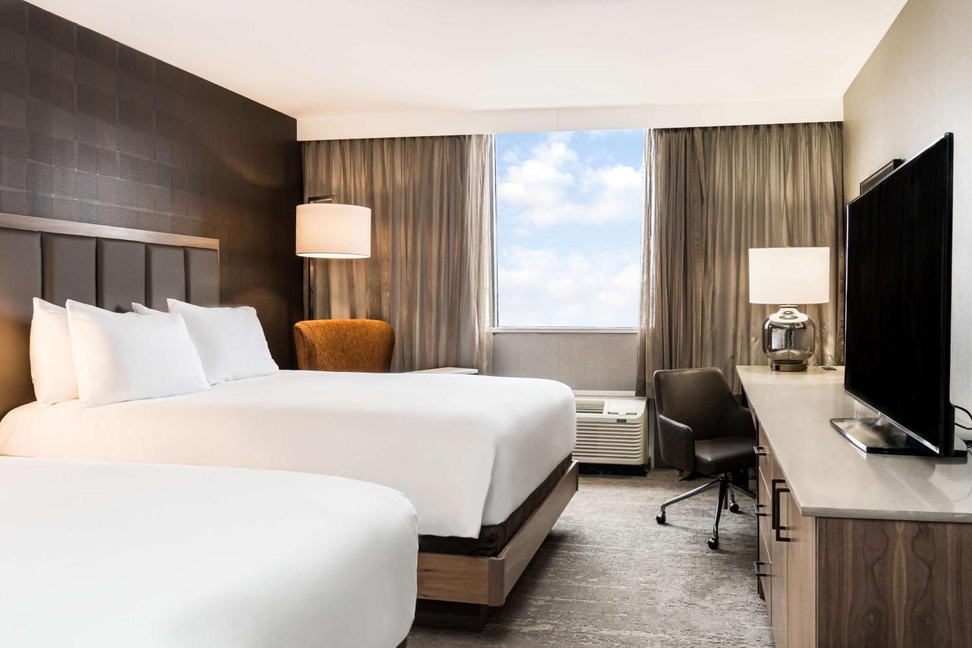 Hotel Doubletree By Hilton Kitchener Esterno foto