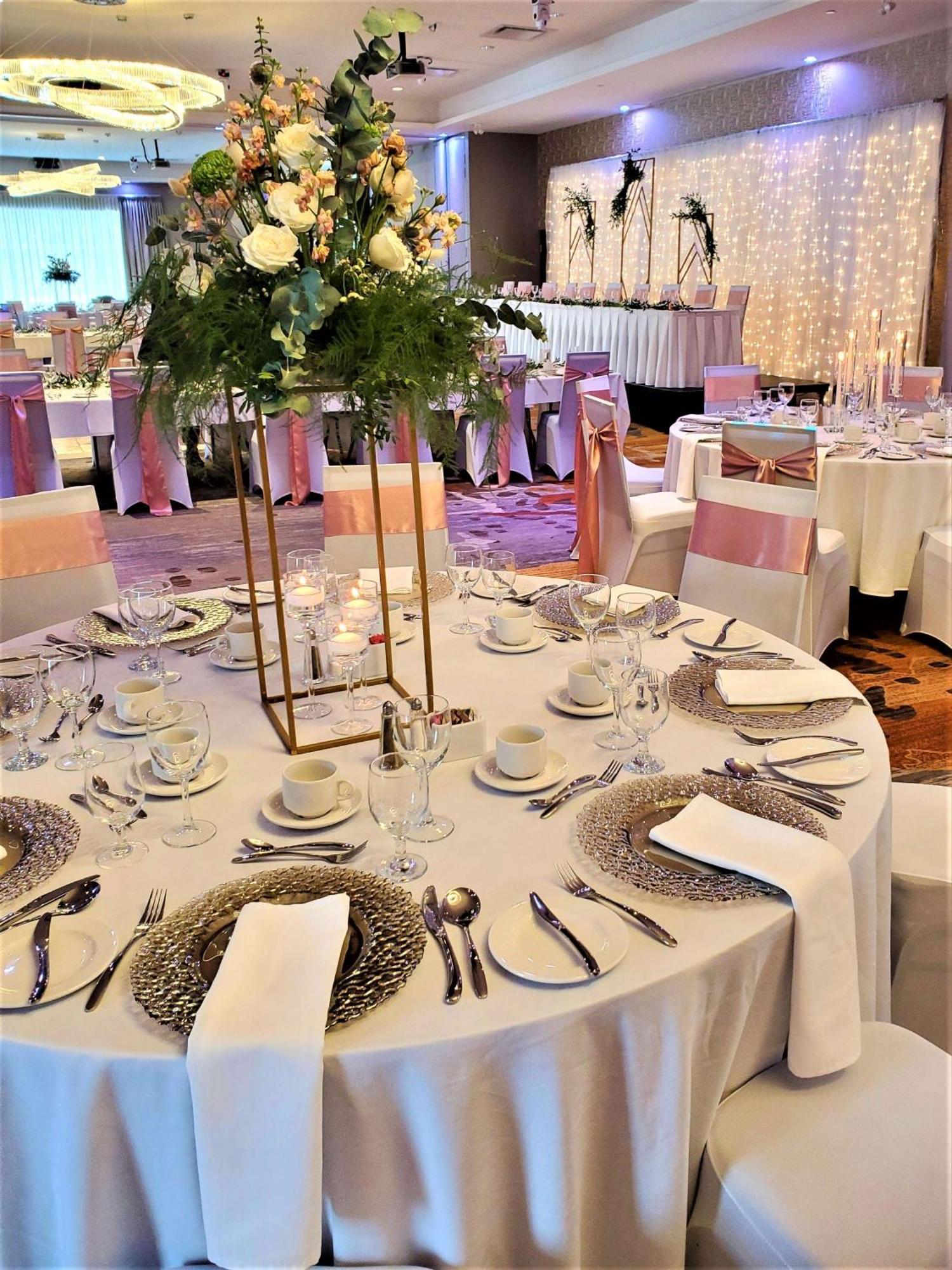 Hotel Doubletree By Hilton Kitchener Esterno foto