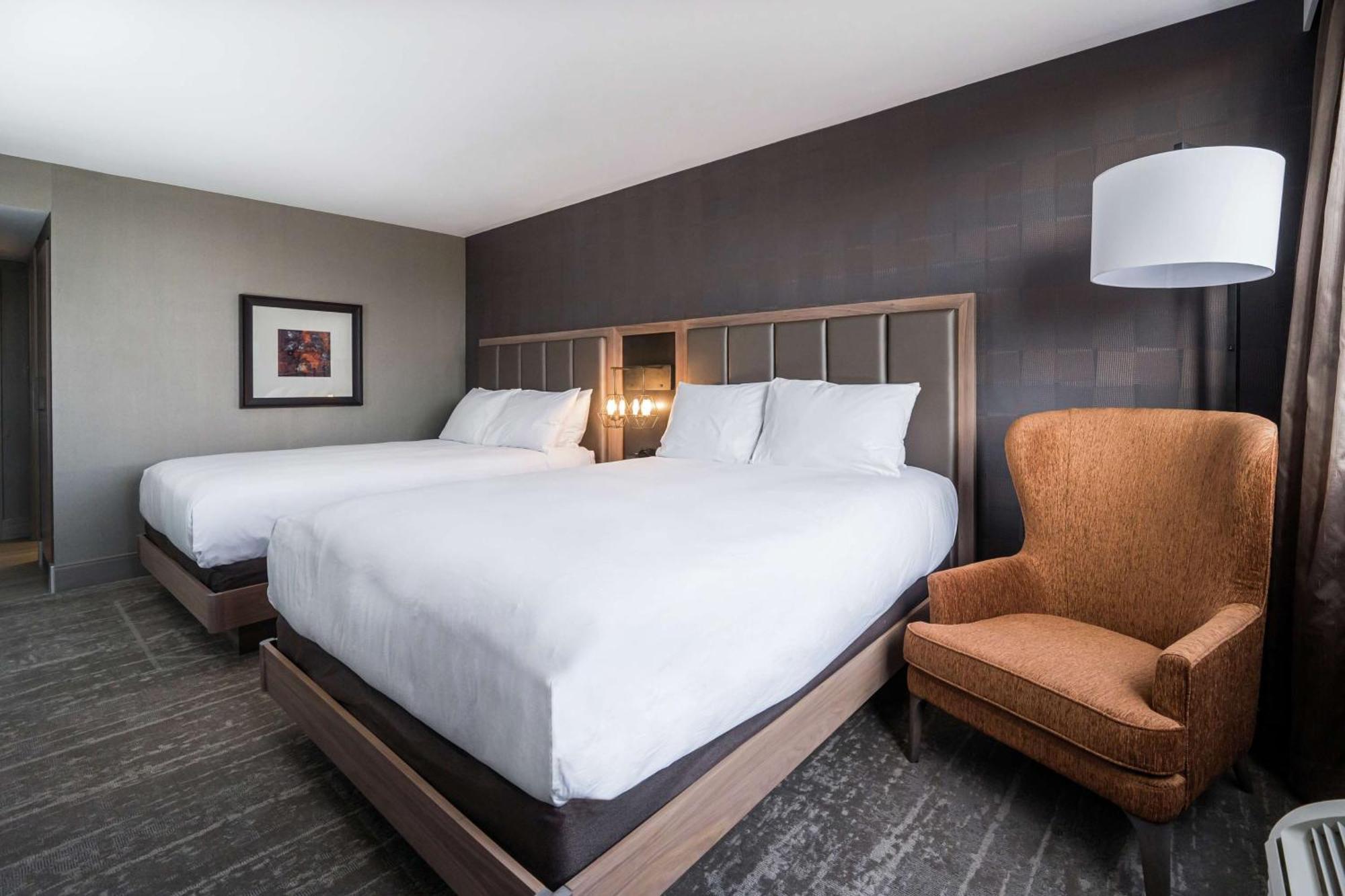 Hotel Doubletree By Hilton Kitchener Esterno foto