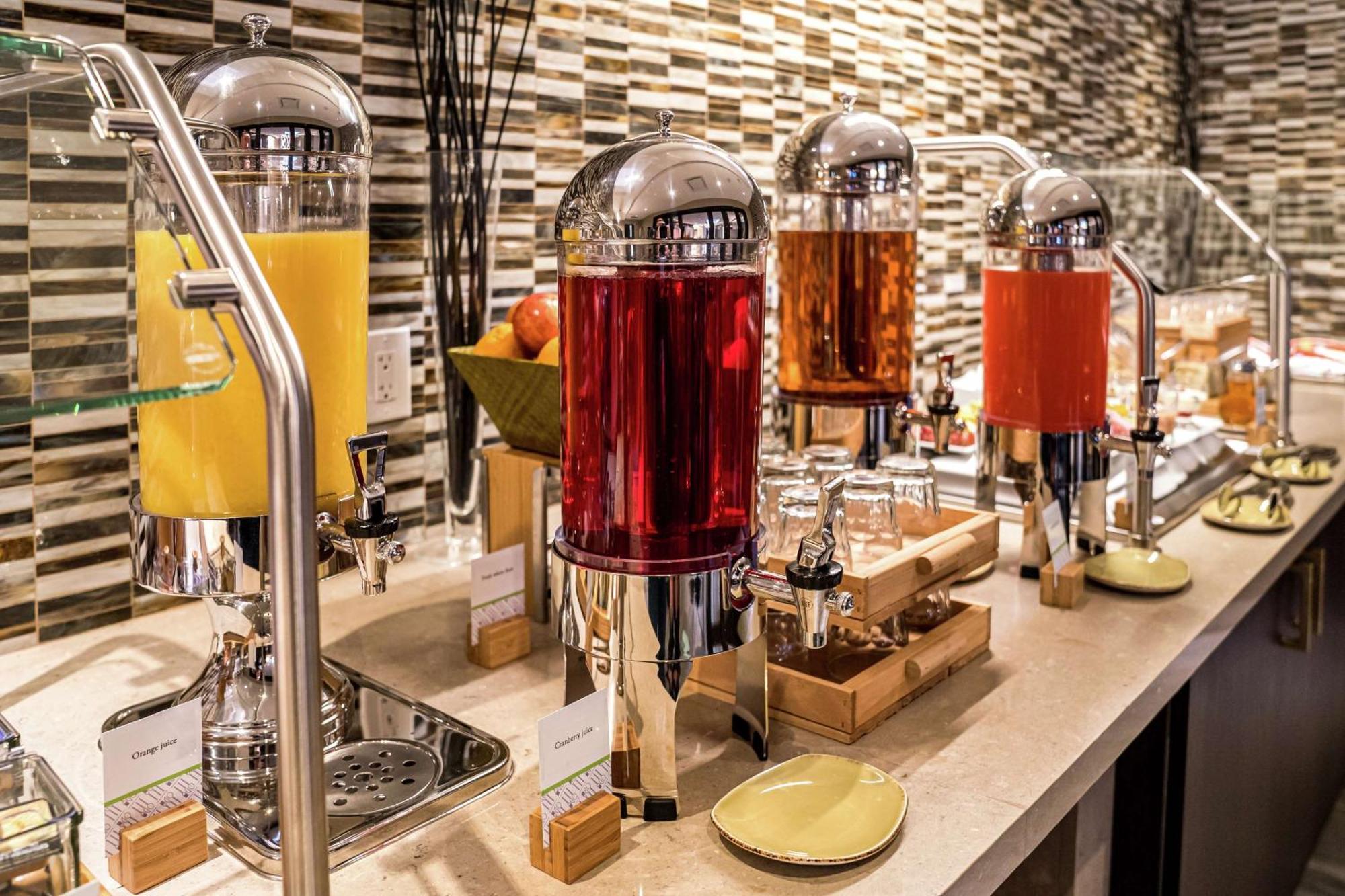 Hotel Doubletree By Hilton Kitchener Esterno foto