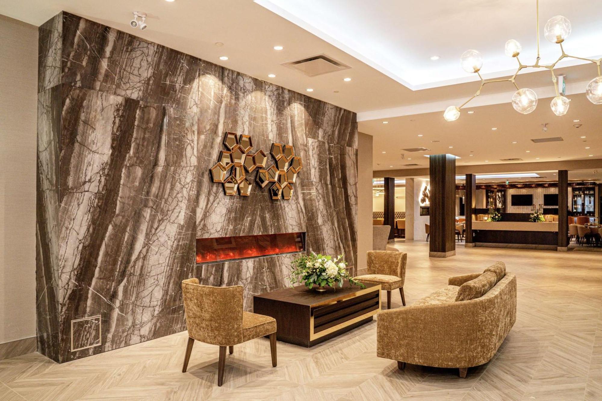 Hotel Doubletree By Hilton Kitchener Esterno foto
