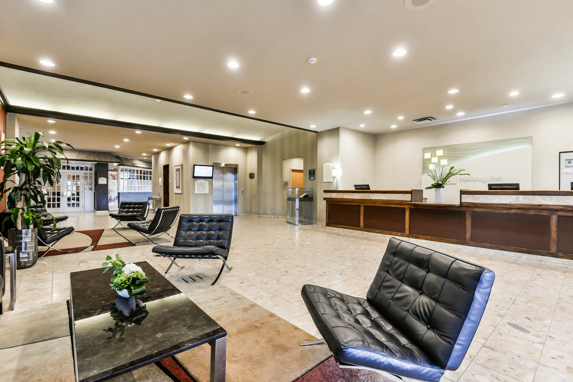 Hotel Doubletree By Hilton Kitchener Esterno foto