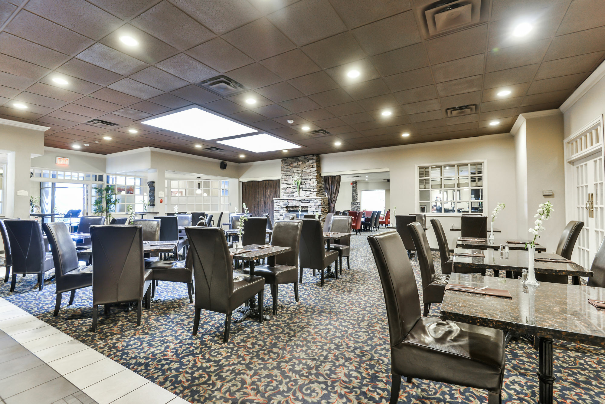 Hotel Doubletree By Hilton Kitchener Esterno foto
